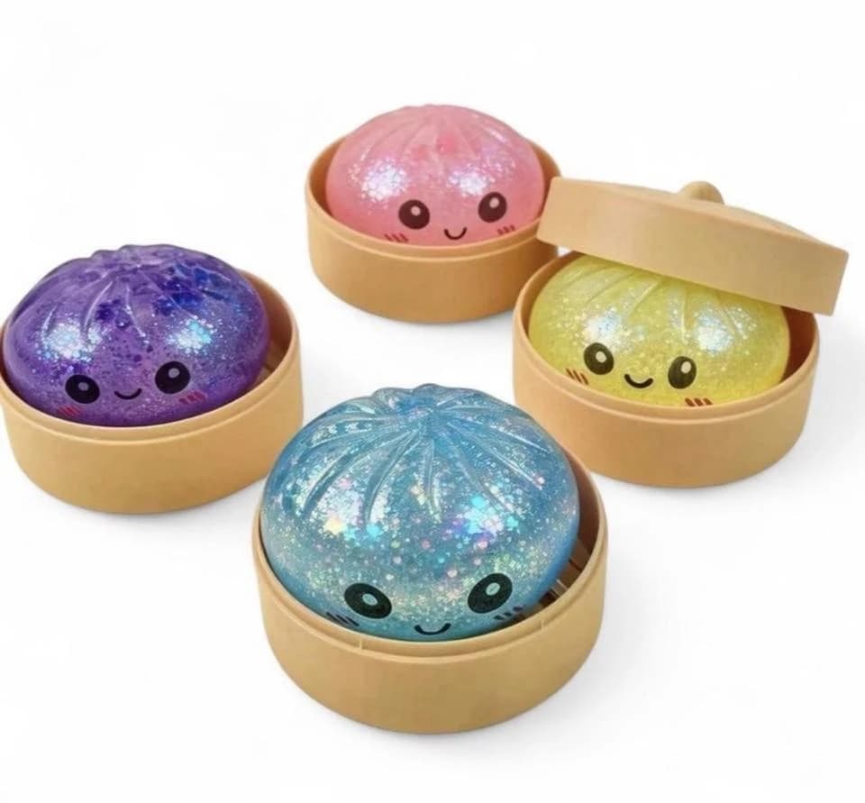 Squishy bolinho com glitter em cestinho — fotografia mostra várias cores possíveis